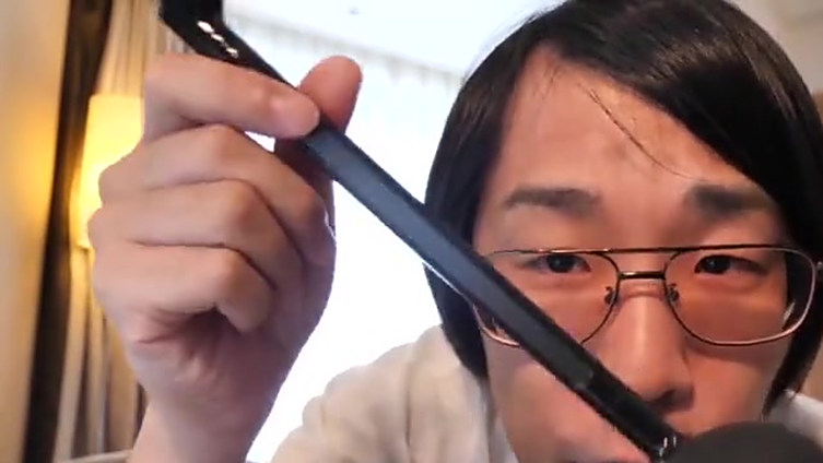 我今天要参加某宝举办的中外脑洞PK赛。所以为大家介绍几个日本的辣眼睛商品,到底谁的脑洞更大